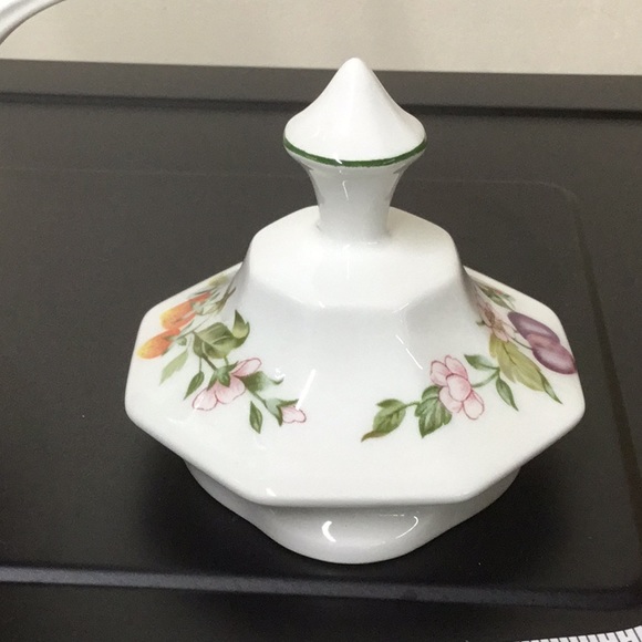 Fancy teapot - Picture 5 of 12